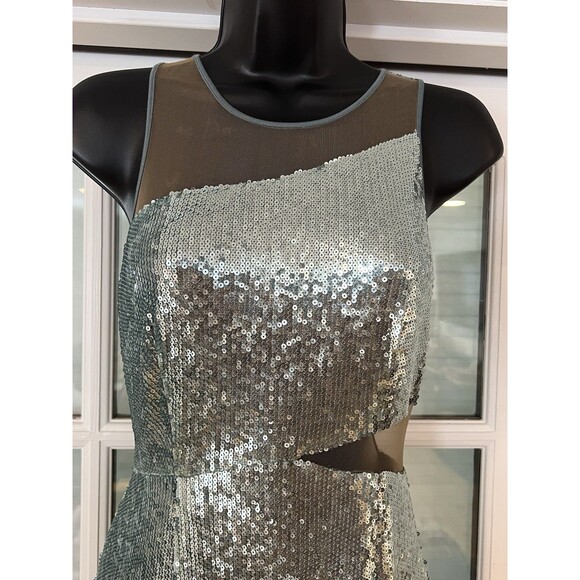 Toccin Sequin Cut Out Gown Size 6 - Picture 12 of 12